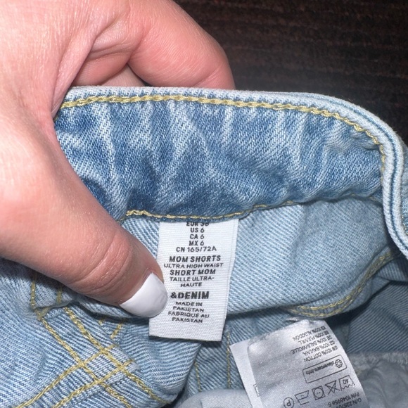 H&M Distressed Mom Shorts - Picture 3 of 3